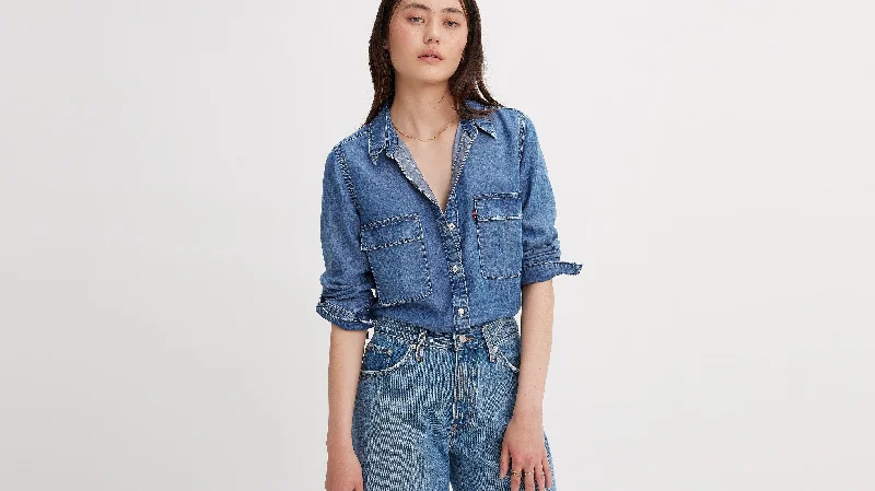 Levi's® Women's Doreen Utility Shirt Chic V-Neck Short Blouse