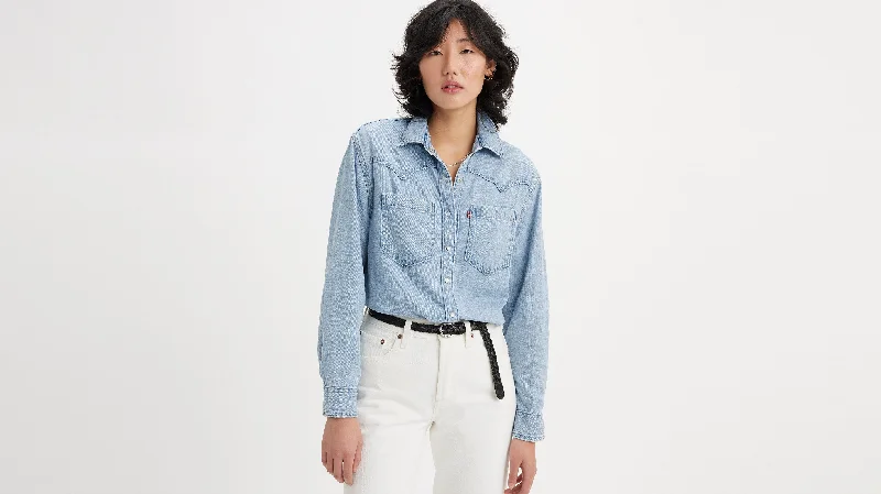Levi's® Women's Teodora Western Shirt Stylish Split-Hem Short Shirt