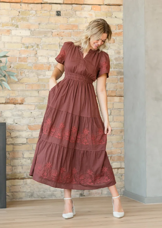 Embroidered Detail V-neck Maxi Dress Elegant Pleated Maxi Dress