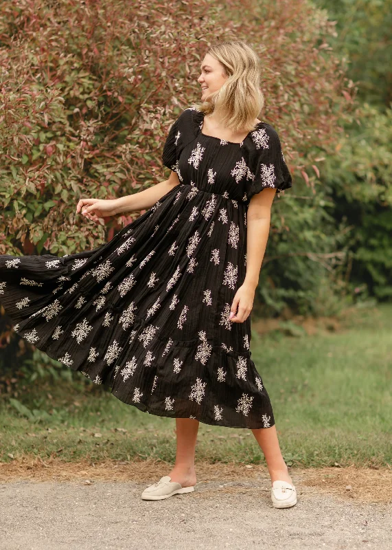 Embroidered Short Sleeve Maxi Dress Trendy Fit-and-Flare Maxi Dress