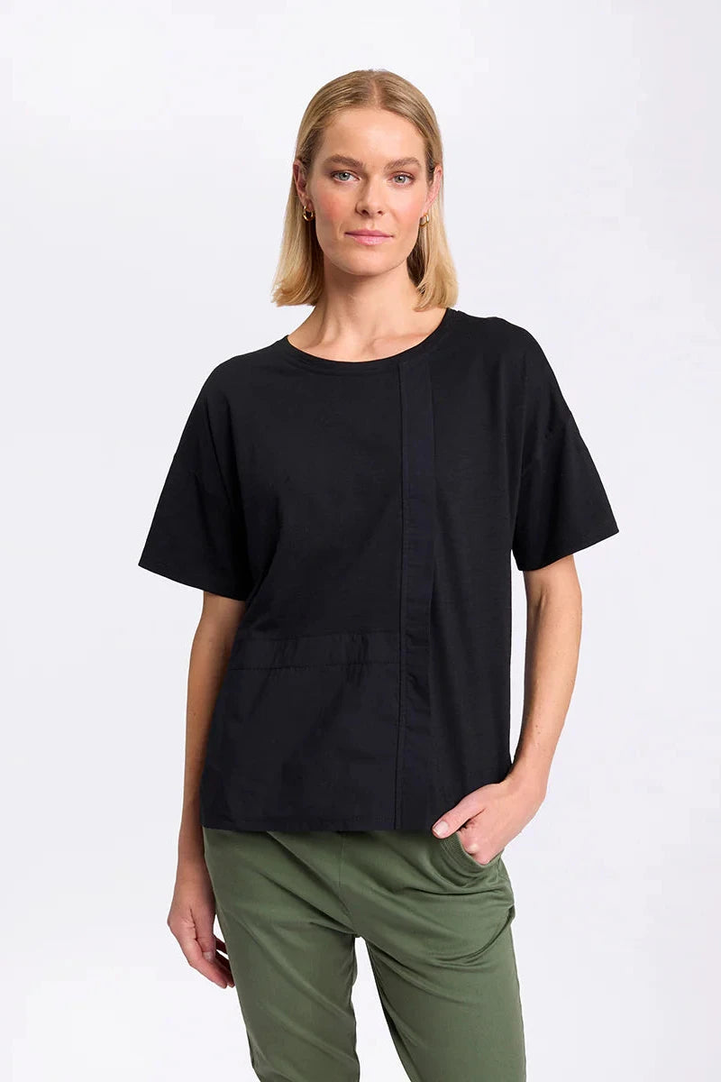 MARCO POLO S/S SPLICED TEE - BLACK Front Pockets Side Pockets Patch Pockets