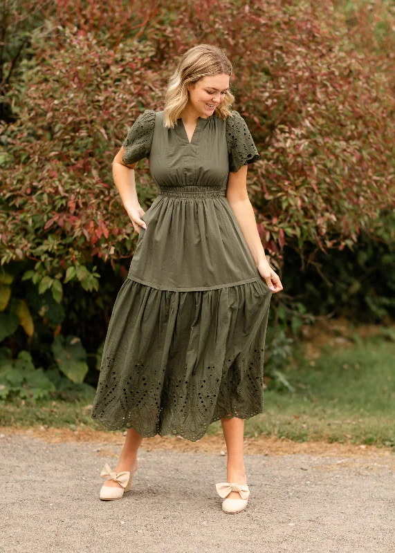 Scalloped Eyelet Maxi Dress Fashionable Open-Back Maxi Dress