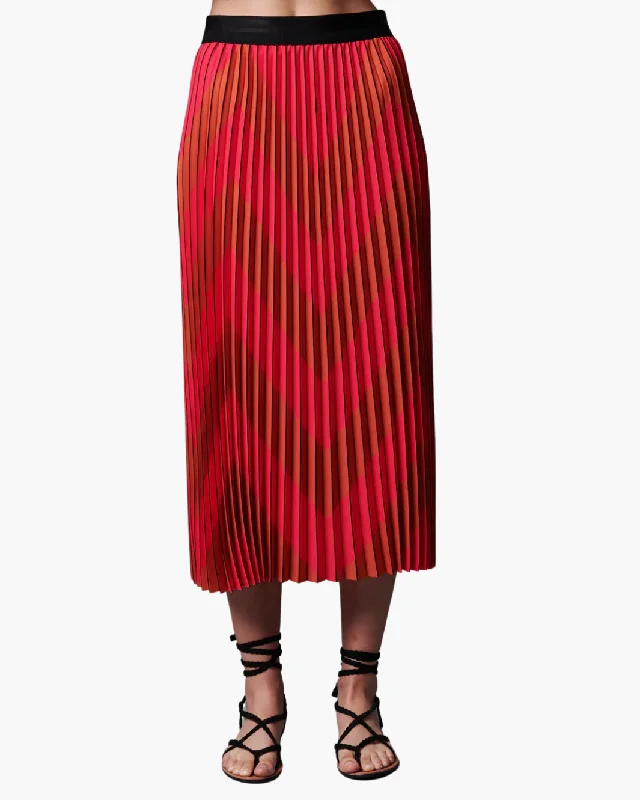 CHEVRON PLEATED SKIRT IN PINK RED